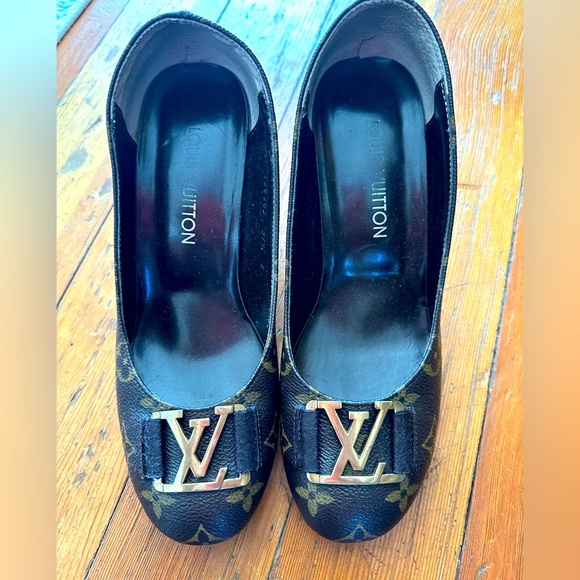 Louis Vuitton Black and Brown Heels with Gold Accent - Picture 1 of 9